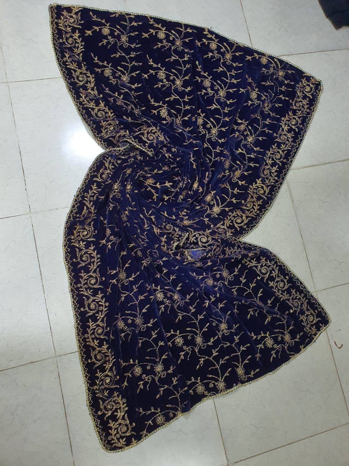 Pakistani Designer Velvet Shawls: A Touch of Elegance for Any Occasion