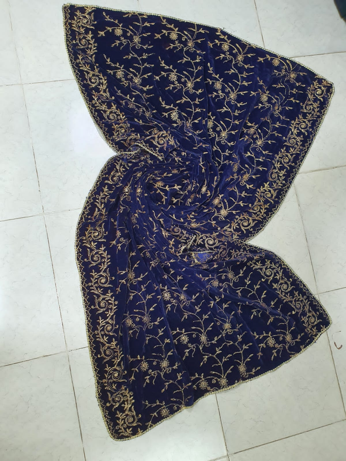 Pakistani Designer Velvet Shawls: A Touch of Elegance for Any Occasion